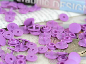 プラスナップ スナップボタン 艶なし パープル 10mm 約30組 ハンドプレス 手芸用品 洋裁材料 雑貨 約1cm 軽量 ベビー服 キッズ 金属アレルギー対応 工具 アクセサリー パーツ ハンドメイド 材料