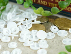 プラスナップ スナップボタン 艶あり ホワイト 12mm 約30組 ハンドプレス 手芸用品 洋裁材料 雑貨 約1.2cm 軽量 ベビー服 子供服 キッズ 金属アレルギー対応 工具 アクセサリー パーツ ハンドメ