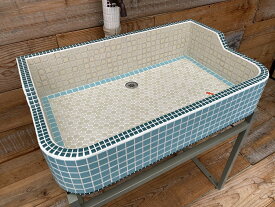 ガーデンシンク タイルシンク タイル流し台 昭和レトロ モザイクタイル 作善堂 外流し 防水 抗菌 洗面ボウル ガーデンパン 庭 手洗い 小型 店舗 屋内 カフェ 流し トイレ ガーデニング レトロ 可愛い おしゃれ 人気 モザイク 美濃焼 古民家 リフォーム 暮らしの道具