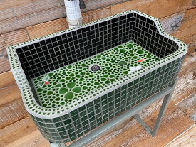 ガーデンシンク タイルシンク タイル流し台 昭和レトロ モザイクタイル 作善堂 外流し 防水 抗菌 洗面ボウル ガーデンパン 庭 手洗い 小型 店舗 屋内 カフェ 流し トイレ ガーデニング レトロ 可愛い おしゃれ 人気 モザイク 美濃焼 古民家 リフォーム 暮らしの道具 金魚