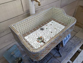 ガーデンシンク タイルシンク タイル流し台 昭和レトロ タイル製 モザイクタイル 作善堂 外流し ガーデンパン 庭 手洗い 小型 外仕様 土間 玄関ポーチ 外構 公園 ガーデニング レトロ 可愛い おしゃれ 人気 リフォーム 暮らしの道具 保育園 学校