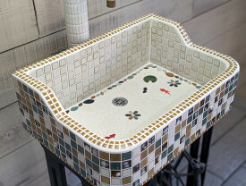 【受注後製作】ガーデンシンク タイルシンク タイル流し台 昭和レトロ モザイクタイル タイル製 作善堂 外流し ガーデンパン 庭 手洗い 小型 外仕様 土間 玄関ポーチ 外構 公園 可愛い おしゃれ 人気 リフォーム 暮らしの道具 保育園 学校