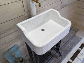 ガーデンシンク タイルシンク タイル流し台 タイル製 昭和レトロ モザイクタイル 作善堂 外流し ガーデンパン 庭 手洗い 小型 外仕様 土間 玄関ポーチ 外構 公園 ガーデニング レトロ 可愛い おしゃれ 人気 リフォーム 暮らしの道具 保育園 学校