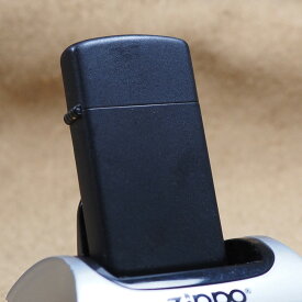Zippo：1986年製　ブラックマットビンテージスリムジッポーライター 【スリム】 【ブラック】【マット】 【現品のみ】 【中古】 【無地】【カラー】【定番】【ジッポ】【バースイヤー】【誕生年】【プレゼント】【ジッポー屋】 【送料無料】