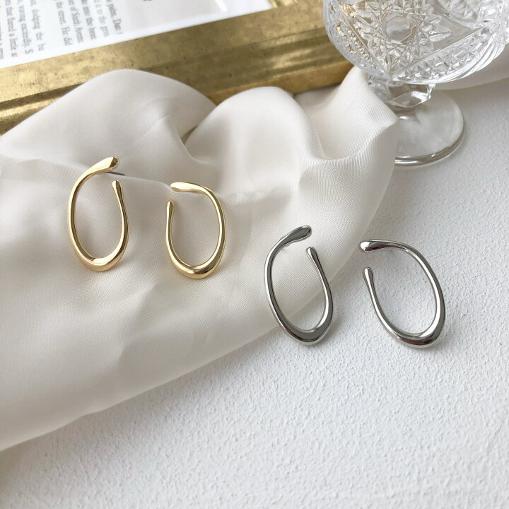 ◇デザインポストピアス オーバルフープ 角 チタンポスト 倒そ