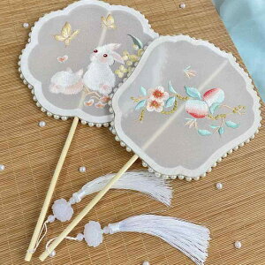 扇 うちわ ファン おしゃれ レトロ 子供 夏 半透明 衣装 チャイナ風 刺繍 ロングハンドル タッセル ダンス アクセサリー 竹 バンブー 小物 ホワイト