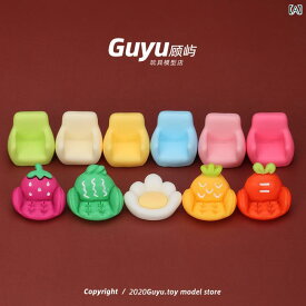 ミニチュア おもちゃ 玩具 キッズ 車内 置物 フィギュア 小さめ ソファ リビング クッション インテリア 樹脂 ドールハウス 風景 装飾