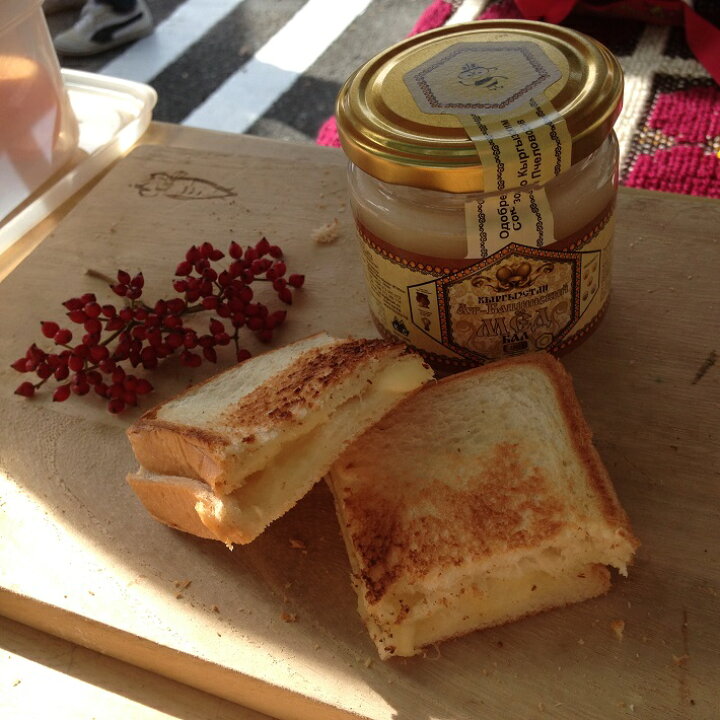 楽天市場 22年2月7日入荷分 正規販売代理店 並行輸入の偽物にお気を付けください キルギスの白いはちみつ250g 蜂蜜 ハチミツ 高級ハチミツ 生 はちみつ 100 純粋 高級蜂蜜 ハチミツ ハニー Sks