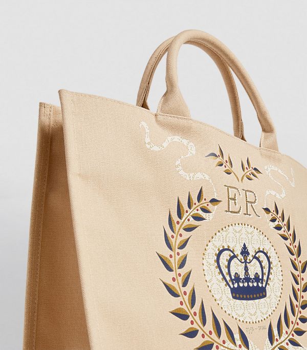 HarrodsハロッズLarge Queen's Platinum Jubilee Shopper Bag ・エリザベス女王  クイーンプラチナジュビリートートバッグ（ベージュ） | Seed （シード）