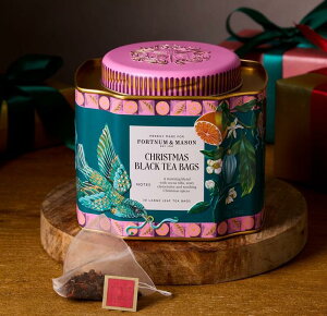yFortnum & Maisonz@tH[giC\/NX}XeC[obO@Christmas Black Tea Tin, 30 Silky Tea Bags, 75g@CMXEp