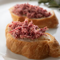 肉の旨みを味わう手ほぐしコンビーフ 100g | D+2