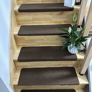 階段マット 犬 滑り止め 階段カーペット 【70X22cm 15枚】吸着マット 階段敷き ズレない 床保護 階段用ステップマット ずれない 洗える 転倒防止 キズ防止 猫犬階段滑り止めマット ブラウン