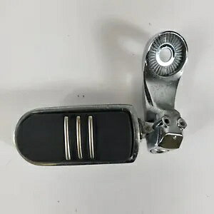 1 �n�[���[�N���[���n�C�E�F�C�o�[�t�b�g�y�O 1-1/4 �C���`�V���[�g�A���O���}�E���g - �N�����v���i 1 Harley Chrome Highway Bar Foot Peg 1-1/4'' Short Angled Mount - Missing Clamp