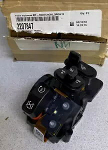 Ch OEM Lbg XCb` Rg[ 3 E 2019-2020 [h}X^[ 2207847 Indian OEM Kit Switch Control 3 Row Right Hand 2019-2020 Roadmaster 2207847
