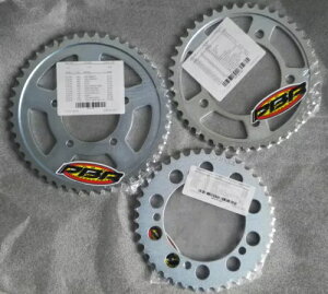 PBR リアスプロケット C45 スチールピッチ 520 44 歯ヤマハ YZF R1 2009 - 2014 PBR REAR SPROCKET C45 STEEL PITCH 520 44 TEETH FOR YAMAHA YZF R1 2009 - 2014