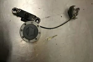 �X�Y�L GSF 600 �o���f�B�b�g ���b�N�Z�b�g �C�O�j�b�V�������b�N�Ȃ� A2/2 Suzuki GSF 600 Bandit lock set without ignition lock A2/2 �y���s�A���i�z