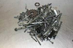 ���}�n TDM850 4TX �e��l�W+�s�[??�X B2/5 Yamaha TDM 850 4TX Various Screws + Pieces B2/5 �y���s�A���i�z