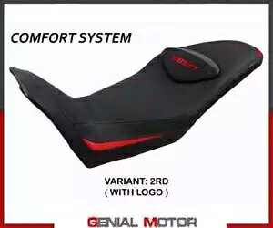 ThJo[ Gobg RtVXe bh RD+S T.I.gEObcB V85 TT 2019 -2023- Saddle cover Everett Comf system red RD + logo T.I. Moto Guzzi V85 TT 2019 -2023-