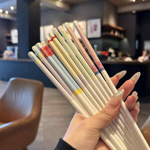 箸 5 組の ギフト ボックス入り、 ネット セレブ 御用達の 陶器製 マカロン 箸、 おしゃれな スプーン、 家庭用 箸、 家族 一人に つき 1本