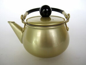 昔懐かしの アルミ急須 ドリーム急須 0.6L ツル付 ゴールド / ティーポット お茶 茶 急す きゅうす 茶器 茶こし付き 小さい レトロ 昭和