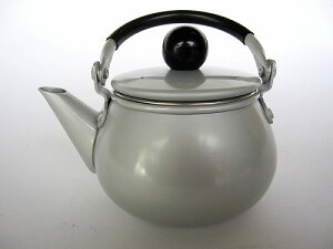 昔懐かしの アルミ急須 ドリーム急須 0.6L ツル付 シルバー / ティーポット お茶 茶 急す きゅうす 茶器 茶こし付き 小さい レトロ 昭和