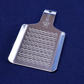 ツボエ わさびおろし サメ吉 ミニ大 片面目立 おろし金 おろし器 ステンレス 18-0 コンパクト 調理 薬味 ゆず にんにく 生姜 ワサビ 山葵 日本製 SK-060 おすすめ