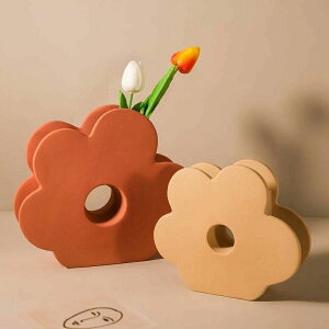 【P5倍!3285円→実質3121円 10/27迄】花瓶 陶器 一輪挿し おしゃれ 北欧 花器 花入れ 置物 玄関 書斎 窓辺 食卓 インテリア 北欧雑貨 新生活 新築祝い 引っ越し祝い 結婚お祝い 敬老の日 父の日