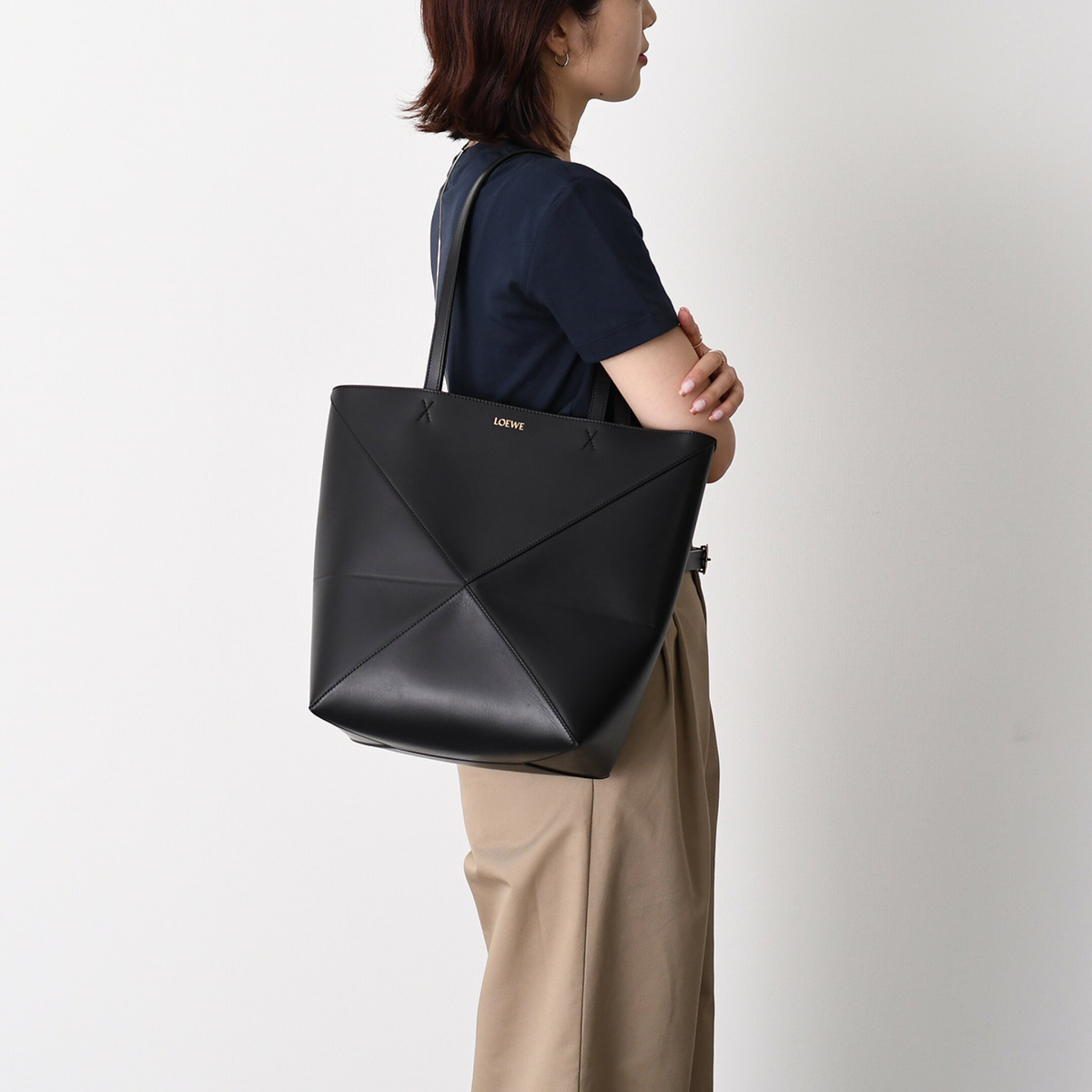 LOEWE ロエベ トートバッグ バッグ パズルフォルド トート A657G50X01 レディース ブラック ベージュ カーフレザー パズルバッグ A4収納可能 幾何学 折りたたみ ロゴ エンボス加工