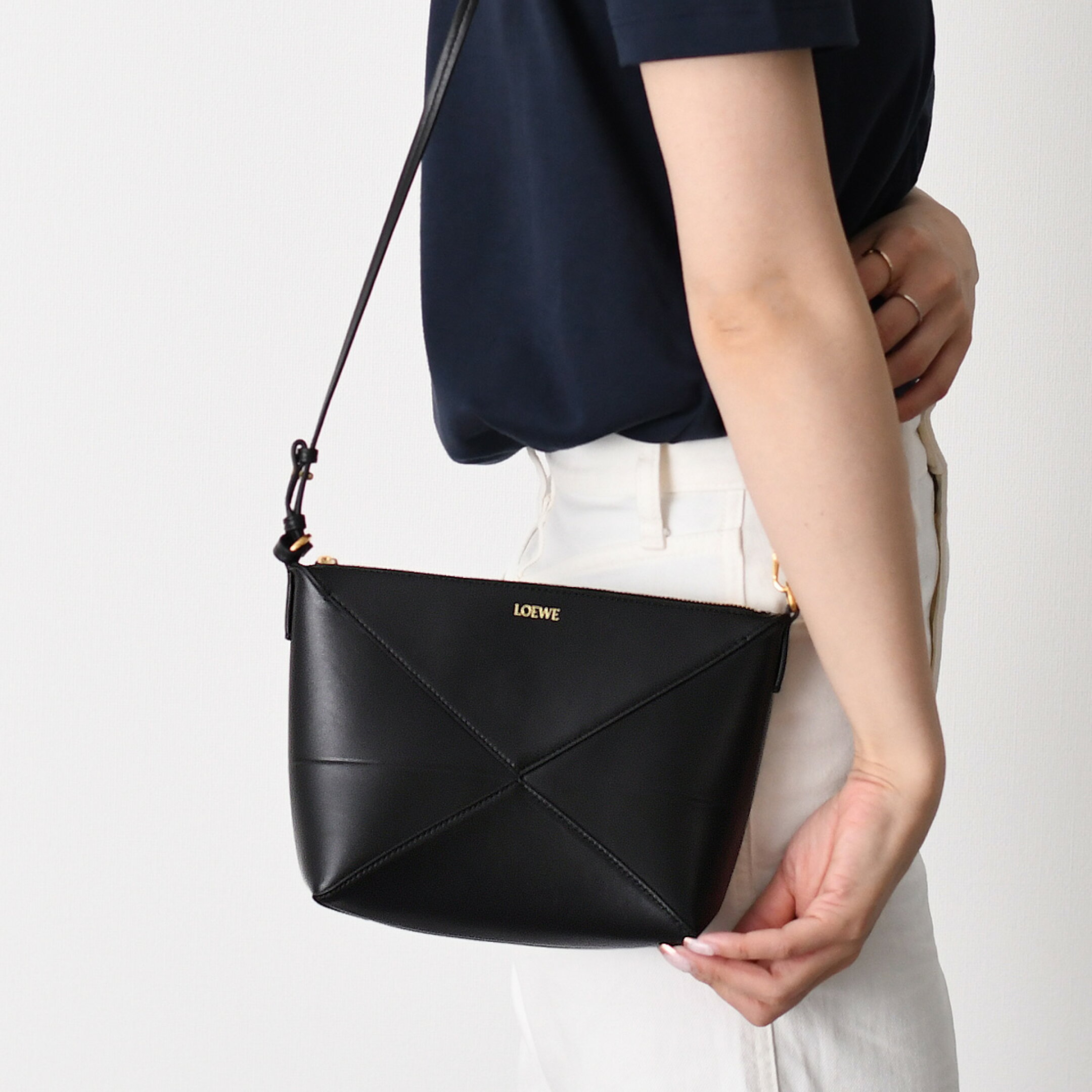 LOEWE ロエベ バッグ パズルフォルド ポーチ シャイニーナパカーフ C510PT1X01 レディース ブラック レザー ショルダーバッグ ハンドバッグ ロゴ