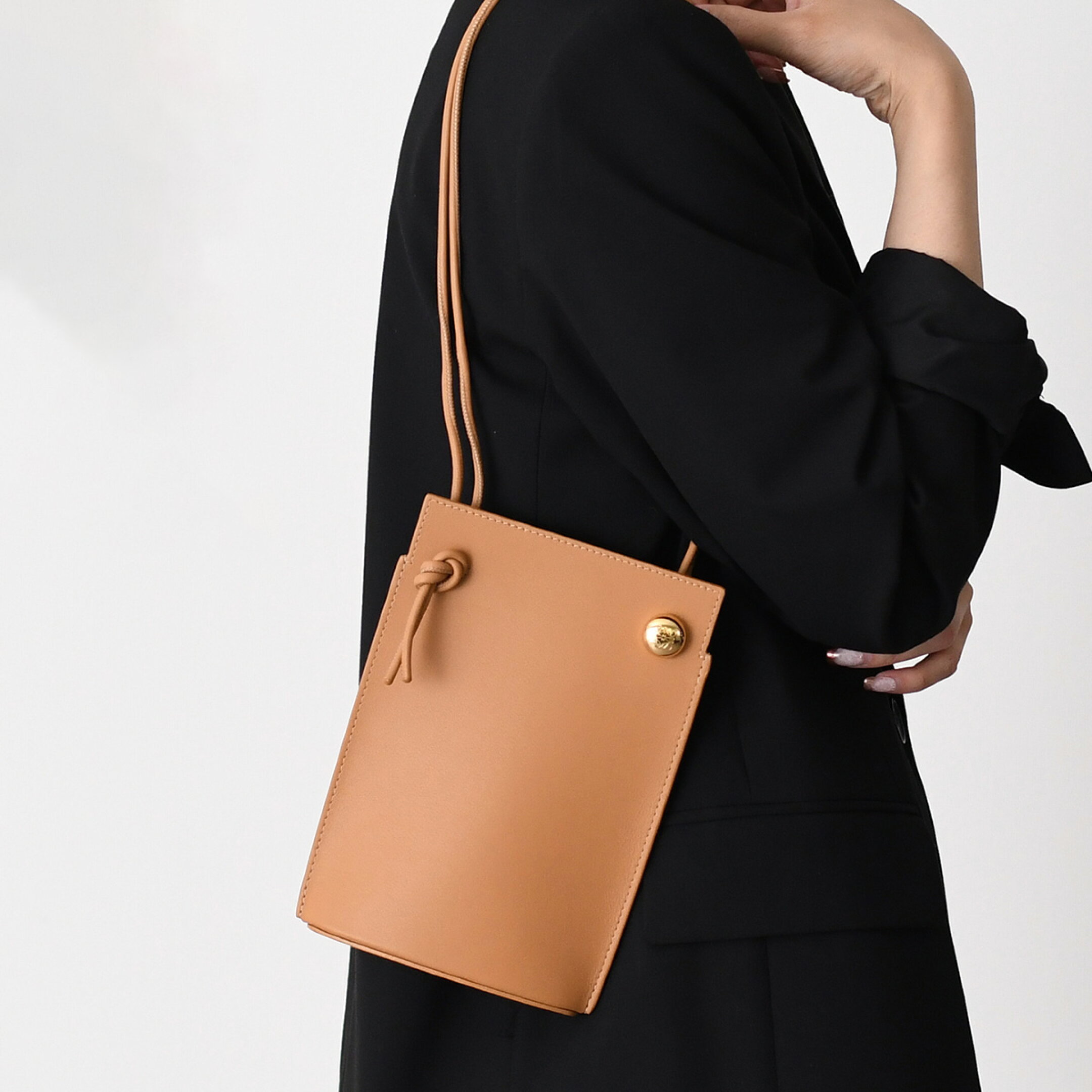 LOEWE ロエベ ショルダーバッグ バッグ ペブル ダイス ポケット クラシックカーフ CPBPR12X01 レディース ブラウン レザー ミニサイズ