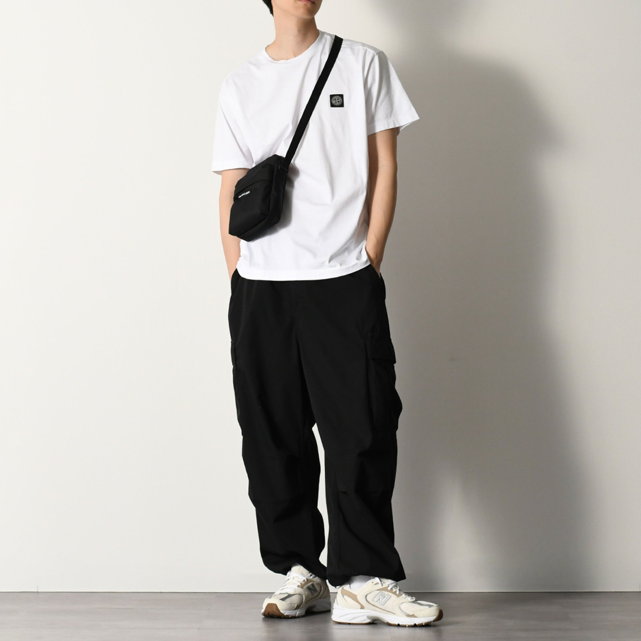 STONE ISLAND ストーンアイランド Tシャツ トップス コットンロゴクルーネックTシャツ 2100027 S0013 メンズ ブラック 黒 ホワイト 白 コットン ロゴ