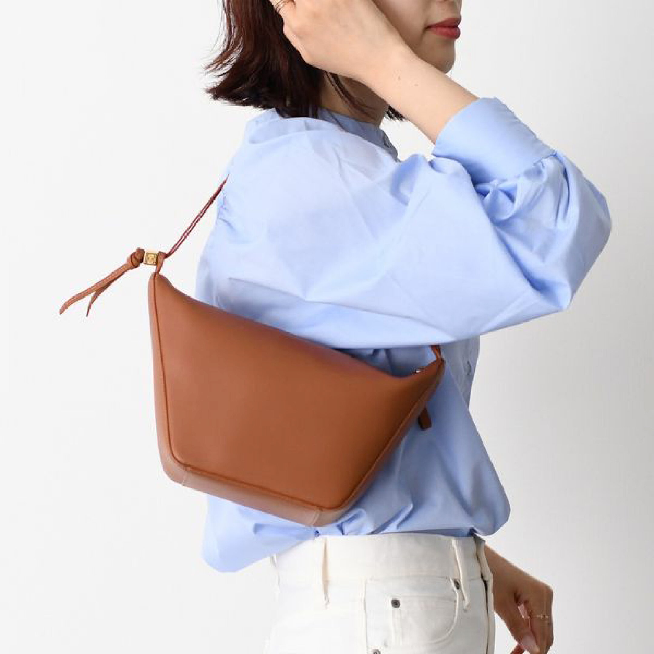 LOEWE ロエベ ショルダーバッグ バッグ ハンモック ホーボーバッグ ミニ クラシックカーフ A538G13X01 レディース ブラック ブラウン クラシックカーフスキン ハンドバッグ クロスボディバッグ アナグラム ミニサイズ