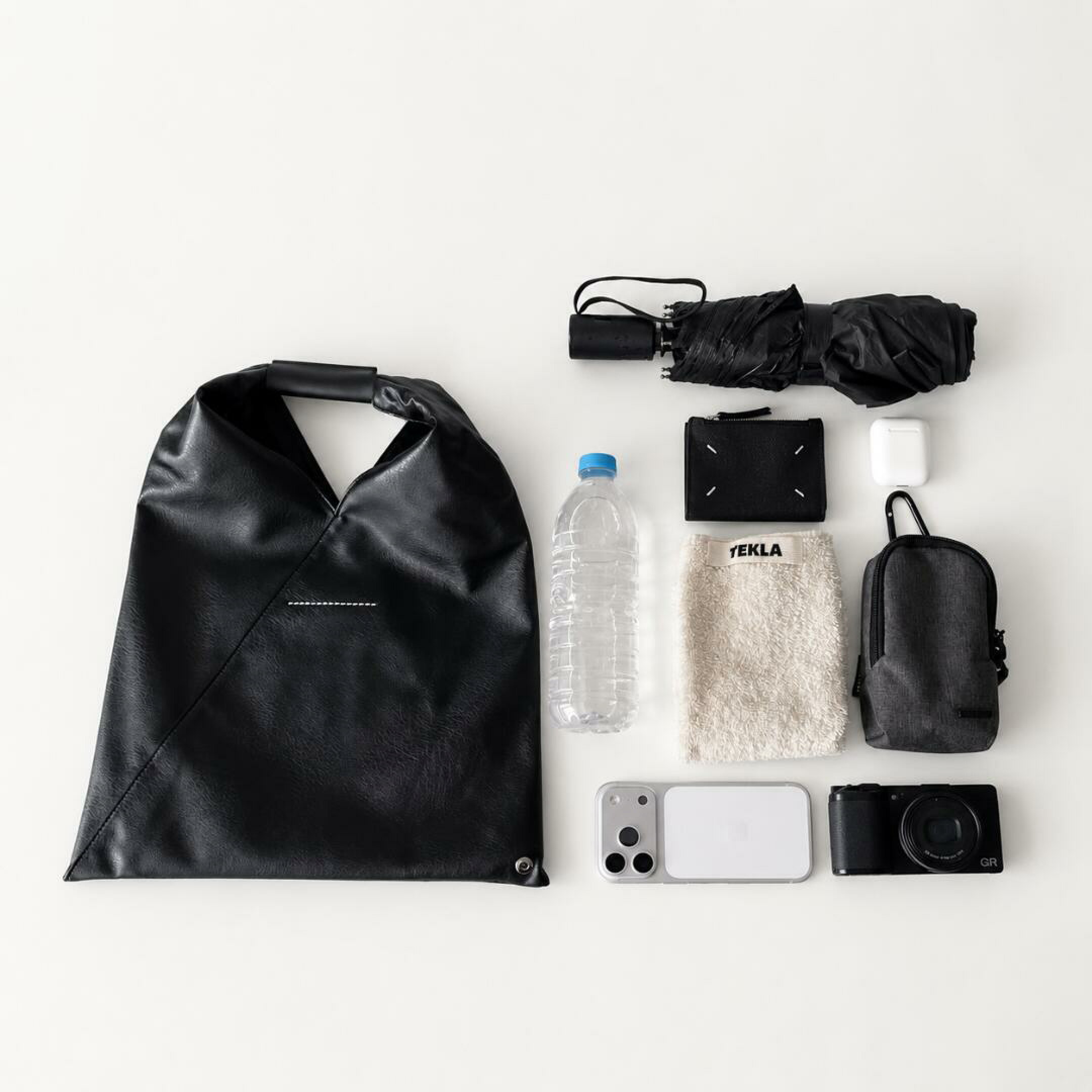 MM6 MAISON MARGIELA エムエムシックス メゾン マルジェラ バッグ トートバッグ JAPANESE フェイクレザー ジャパニーズ S54WD0043 P8396 レディース ユニセックス ブラック ハンドバッグ トライアングル メッシュ