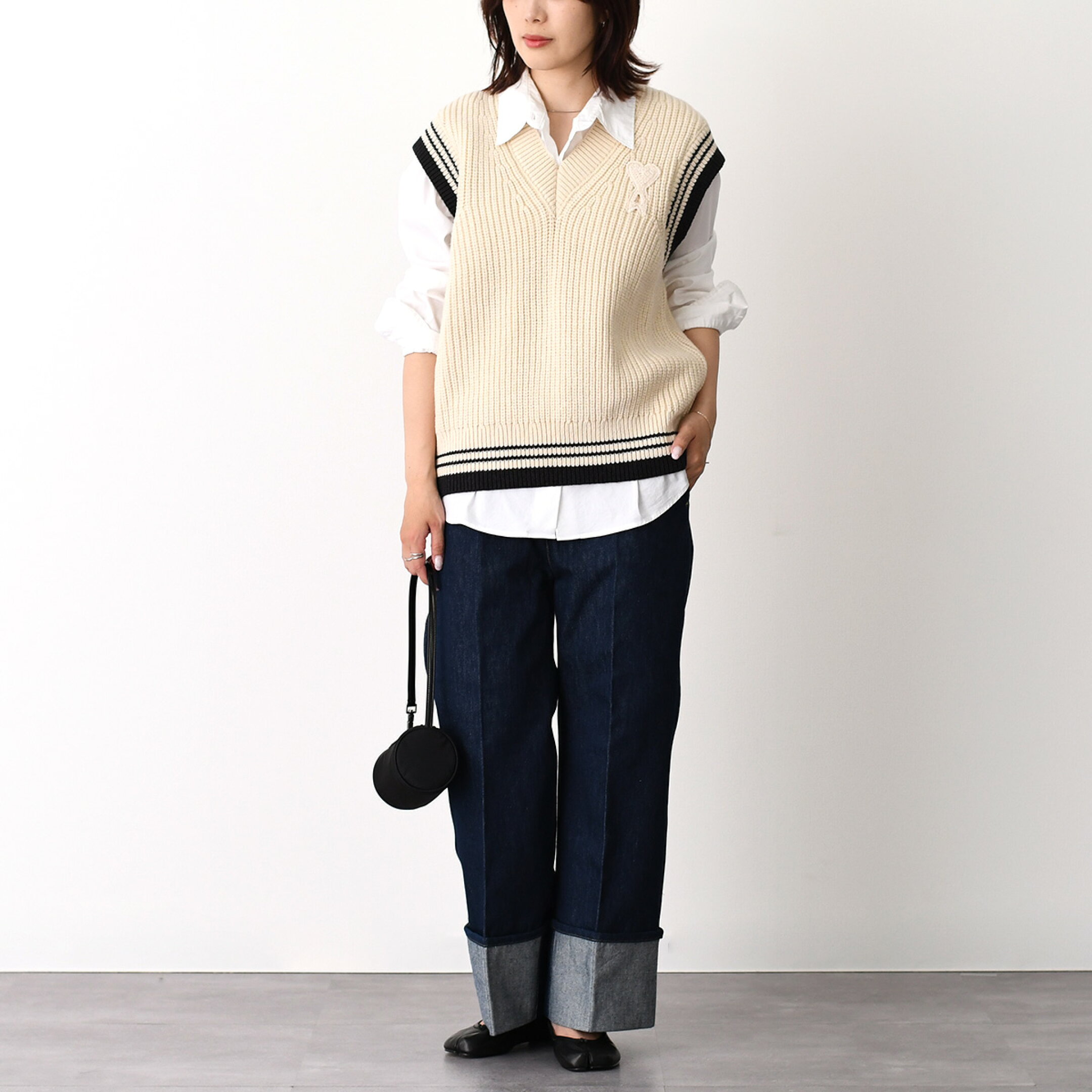 AMI PARIS アミパリス ニットベスト トップス Ami De Coeur ウールリブ カレッジコットンニット ノースリーブセーター UKS865 KN0161 レディース ユニセックス Vネック ロゴ  26SS