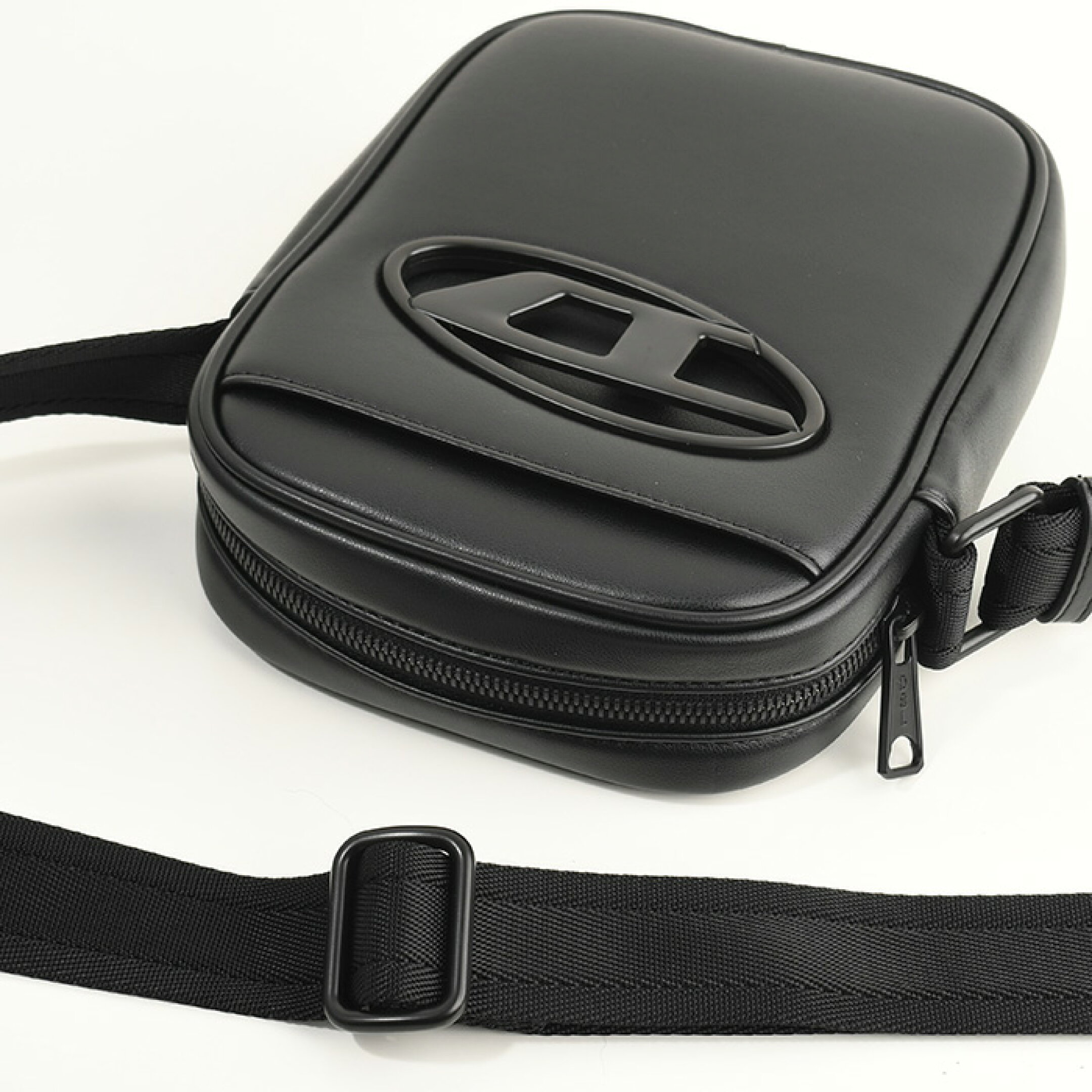 DIESEL ディーゼル ショルダーバッグ HOLI-D CROSSBODY BAG X10260 P5925 メンズ ブラック フェイクレザー ポリウレタン ＳーバルD ミニバッグ ボディバッグ クロスボディバッグ