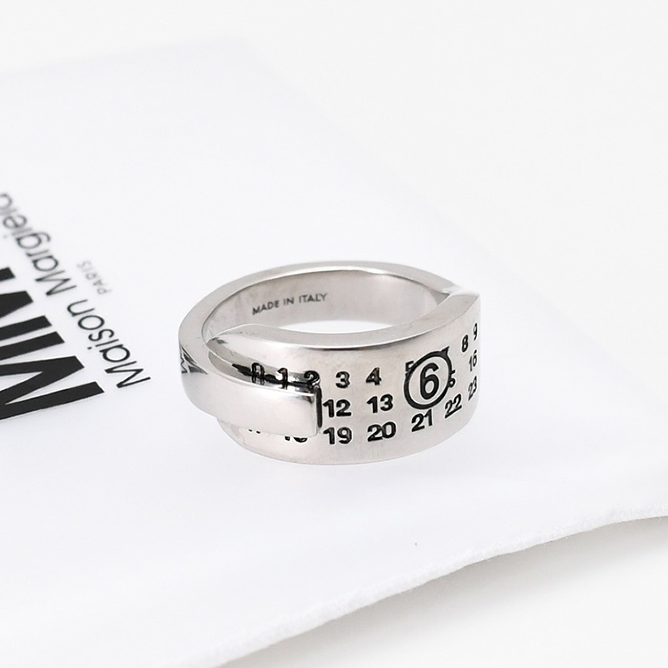 MM6 MAISON MARGIELA エムエムシックス メゾン マルジェラ リング 指輪 アクセサリー ナンバリングロゴ SM7UQ0122 P9165 メンズ ユニセックス シルバー 真鍮 ツイスト ギフト プレゼント おすすめ