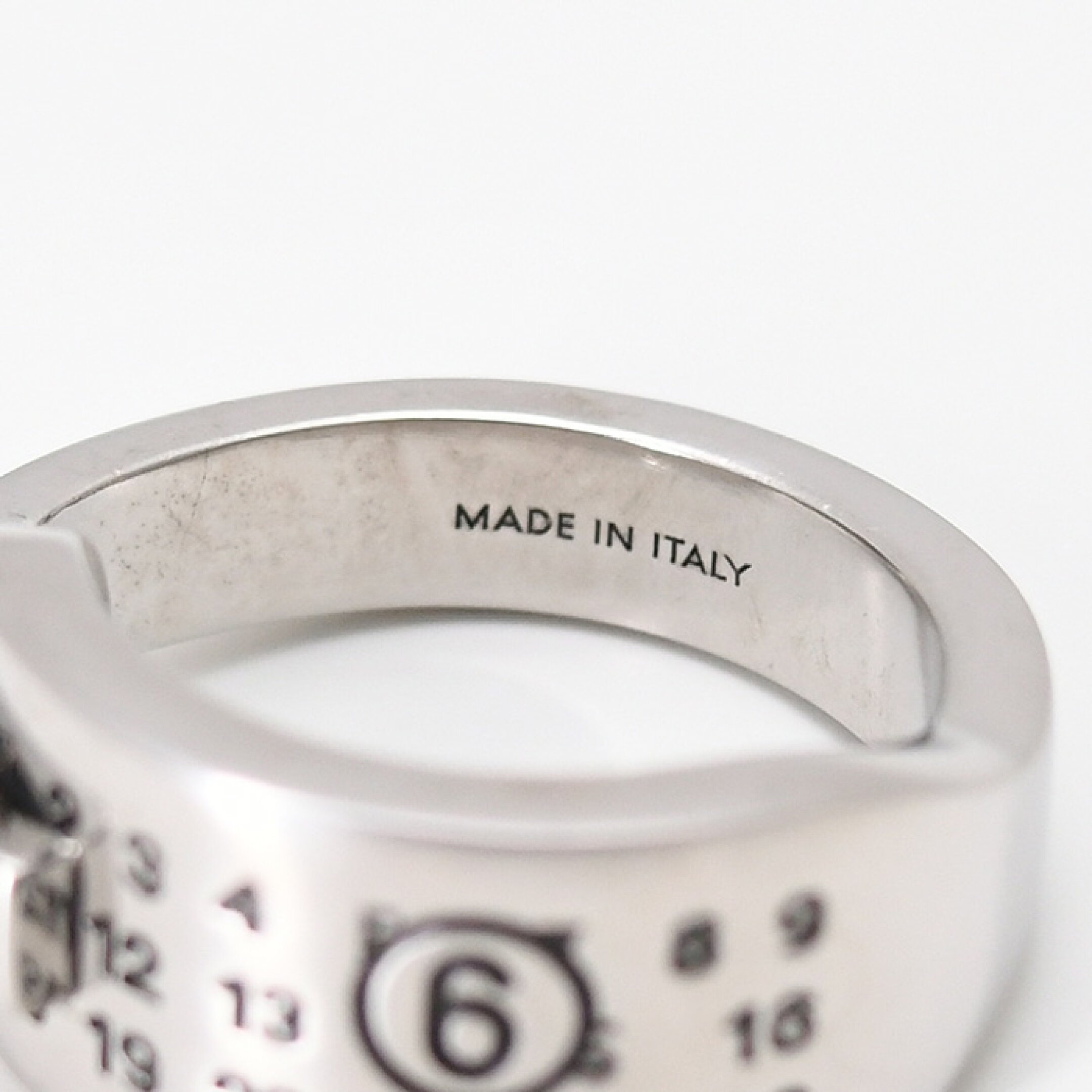 MM6 MAISON MARGIELA エムエムシックス メゾン マルジェラ リング 指輪 アクセサリー ナンバリングロゴ SM7UQ0122 P9165 メンズ ユニセックス シルバー 真鍮 ツイスト ギフト プレゼント おすすめ