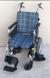 【中古介護用品】車イス　ミキ　スキット2　多機能介助用車椅子　軽量　コンパクトタイプ.