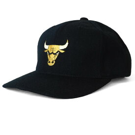シカゴ・ブルズ NBA キャップ ブラック ゴールド スナップバック Chicago Tribune Black & Gold Embroidered Snapback Hat