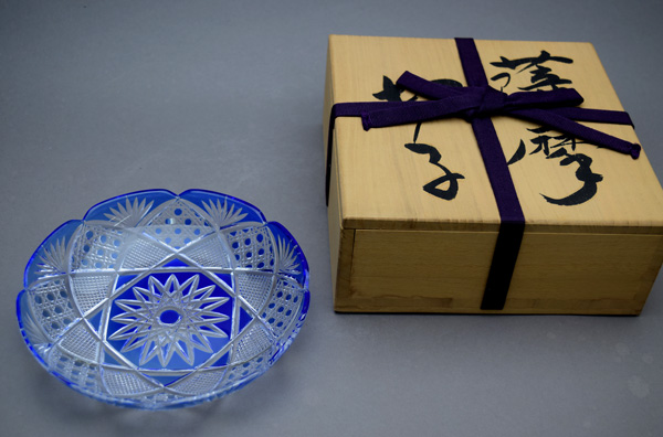 楽天市場】カメイガラス「薩摩切子」藍被硝子 菱宝切子皿（桐箱入り