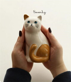 SevenLy 和テイストを取り入れた手書き風ねこ型陶器 文房具収納とミニフラワーベースの機能を兼ね備え、窓辺や本棚のディスプレイにぴったりのアイテムです