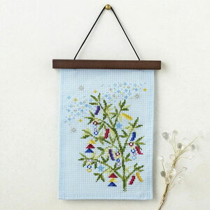 暮らしが華やぐ季節のたのしみ 「7月 七夕の願いごと」 クロスステッチキット 22.5cm×18cm タペストリー 木製ウォールバー付き 522305 (取り寄せ品) (メール便可)