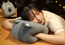 【猫のお昼寝クッション】 ネコ ねこ クッション 穴あき 穴あきクッション 背もたれ ぬいぐるみ 動物 猫 便利グッズ オフィス 昼寝 休憩 リラックス SH1