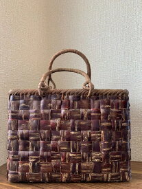 桜皮、山葡萄 桜皮かごバッグ、山葡萄かごバッグ 手作り かごバッグ 内布あり(約)幅31×本体高さ24×マチ12cm