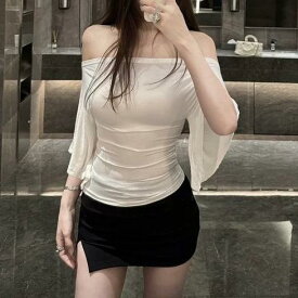 Tシャツ レディース カットソー 半袖 オフショルダー ワンショルダー トップス 喇叭袖 ベルスリーブ ストレッチ 伸縮性 高弾力 スリム フィット 細見え スタイリッシュ カジュアル フェミニン おしゃれ かわいい 無地 薄手