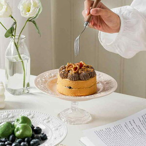 果物皿 ケーキスタンド デザート台 陶器製 高脚 エレガント ヨーロピアン 浮き彫り イチゴ柄 焼き菓子 菓子皿 ホームパーティー