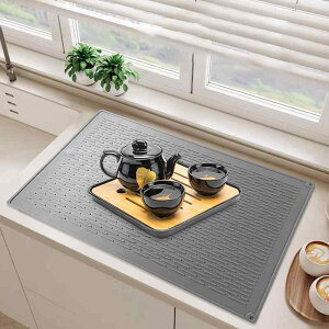 シリコン 水切りマット 長方形 鍋敷き 断熱マット テーブルマット 滑り止め カウンターマット バーマット キッチン用品 グレー 深灰 ブラック
