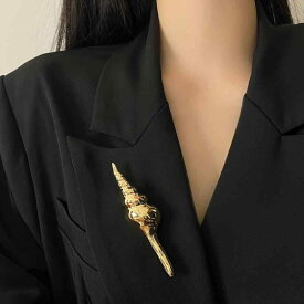 ブローチ レディース ホラガイ モチーフ 金属製 光沢感 高級感 個性的 デザイン おしゃれ 華やか アクセサリー 結婚式 パーティー 卒業式 入学式 セレモニー ジャケット ドレス
