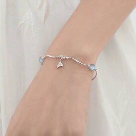 ブレスレット レディース 魚の尾 モチーフ 月光石 ムーンストーン シルバー ジュエリー アクセサリー 華奢 細身 20代 上品 清楚 かわいい 高級感 お出かけ 旅行 デート プレゼント ギフト 贈り物 夏 手元 飾り