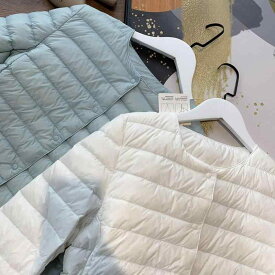 インナーダウン ジャケット レディース 羽絨服 軽量 暖かい 90％ ダウン ラウンドネック ショート丈 アウター インナー 持ち運び 通勤 お出かけ 防寒 撥水 クルーネック 長袖 スナップボタン 黒 灰 ベージュ 秋 冬